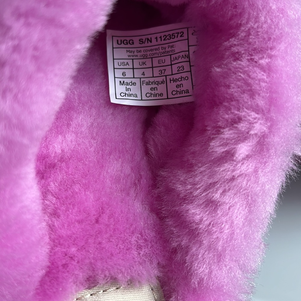 Ugg - Picture 5 of 5
